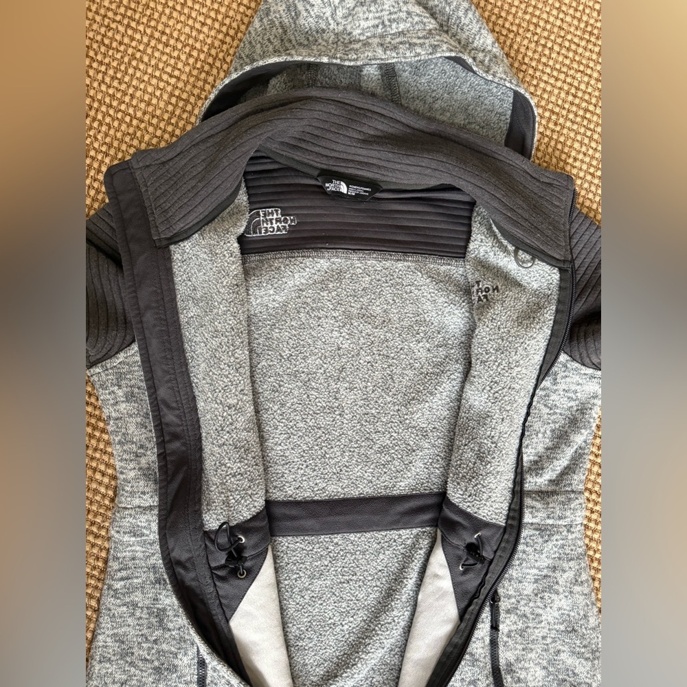 The North Face Medium Zip Up - Picture 5 of 8